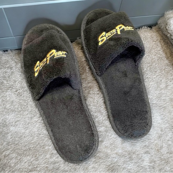 South Point Vegas Casino Slippers Resort Embroidered Black One Size OSFM New - Picture 1 of 5